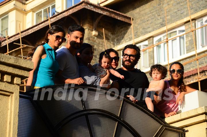 Baby cousins Taimur and Inaaya enjoy Summer in Style!