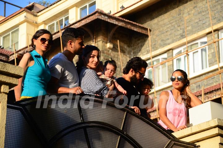 Baby cousins Taimur and Inaaya enjoy Summer in Style!