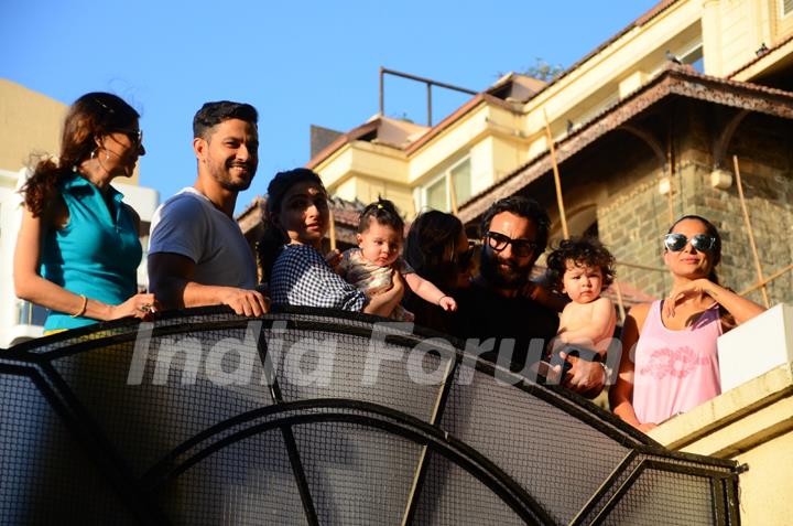 Baby cousins Taimur and Inaaya enjoy Summer in Style!