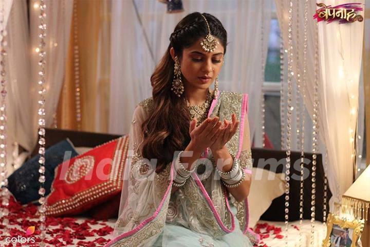 Jennifer Winget offscreen picture from Bepannaah show.