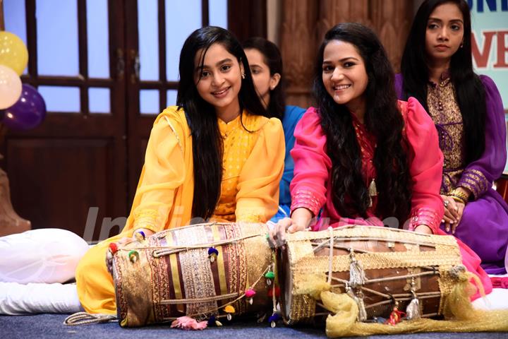 Preeti and Swati at freshers party from Yeh Un Dinon Ki Baat Hai