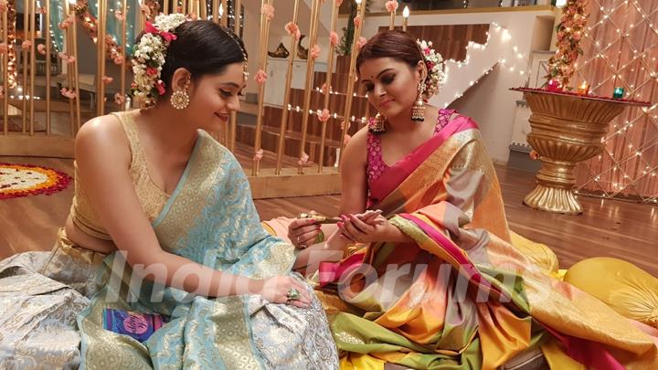 Manasi Mehndi Pics from Yeh Rishta Kya Kehlata Hai