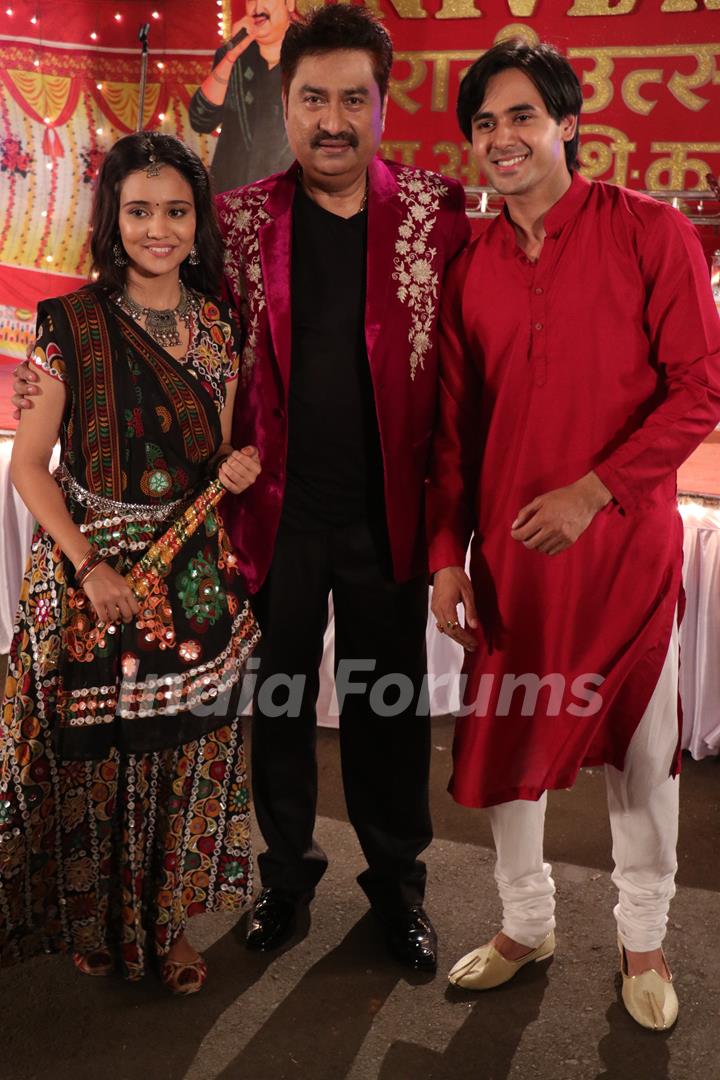 Kumar Sanu, Naina aka Ashi Singh & Sameer aka Randeep Rai from Yeh Un Dinon Ki Baat Hai