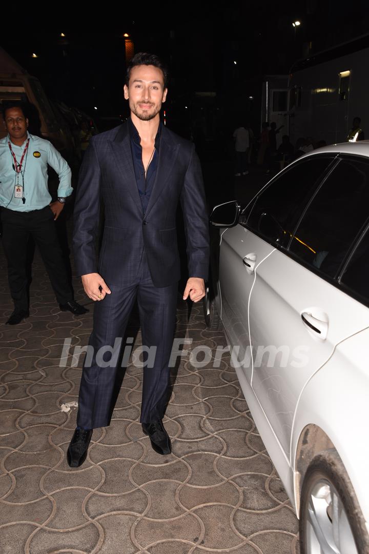 Tiger Shroff's backstage picture at Lux Golden Rose Awards