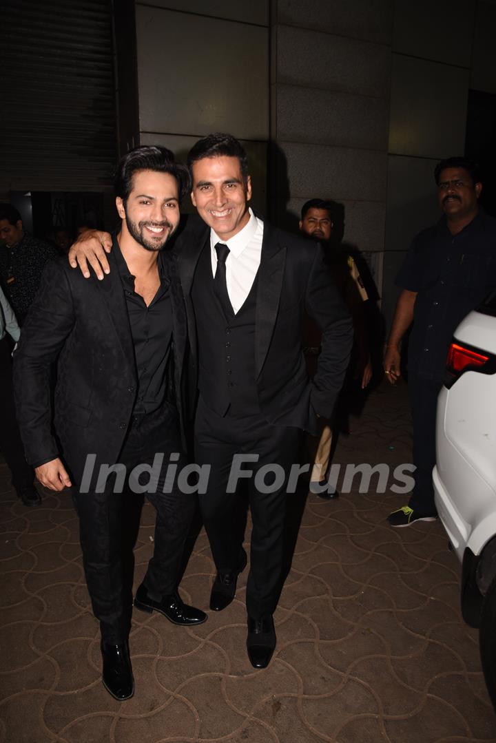 Akshay Kumar Poses with Varun Dhawan at Lux Golden Rose Awards