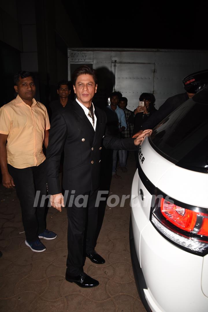 Shah Rukh Khan's backstage pictures from Lux Golden Rose Awards