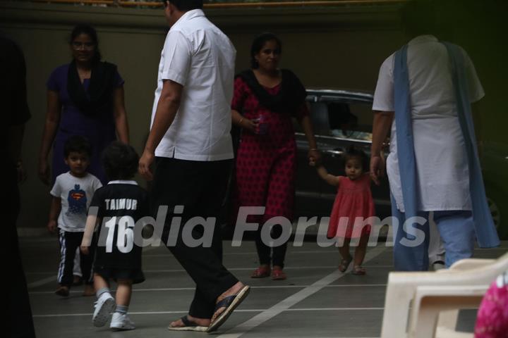 Taimur and Inaaya snapped at a playschool