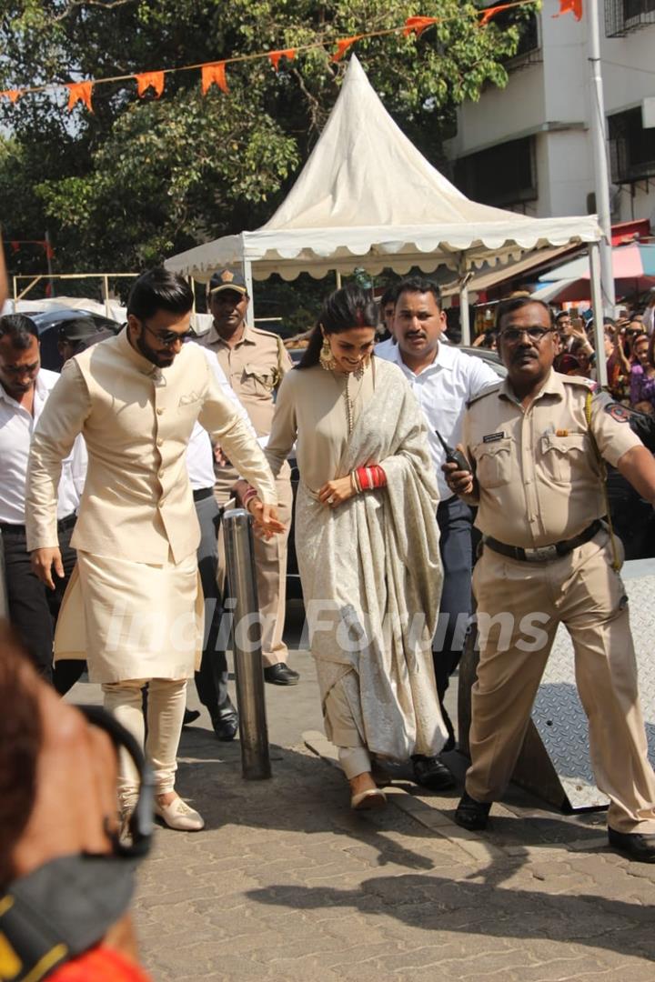 Ranveer Deepika at Siddhivinayak Temple