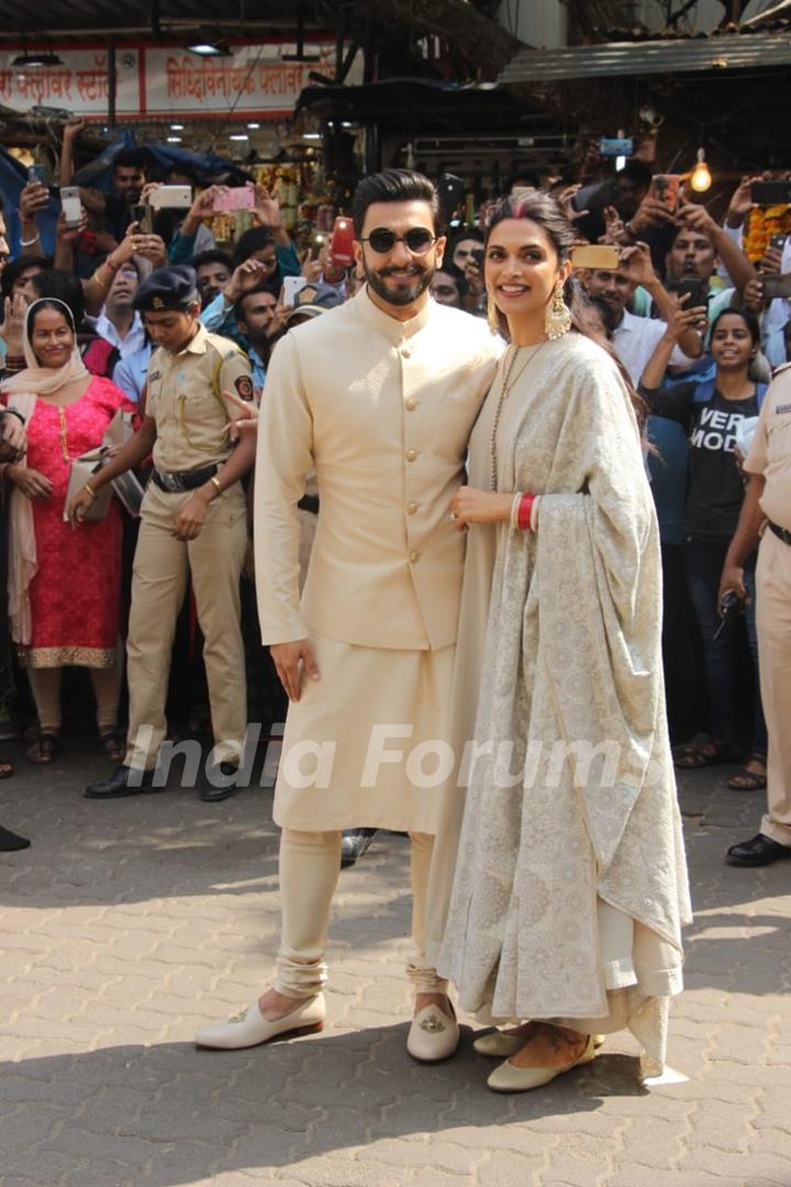 Ranveer Deepika at Siddhivinayak Temple after marriage