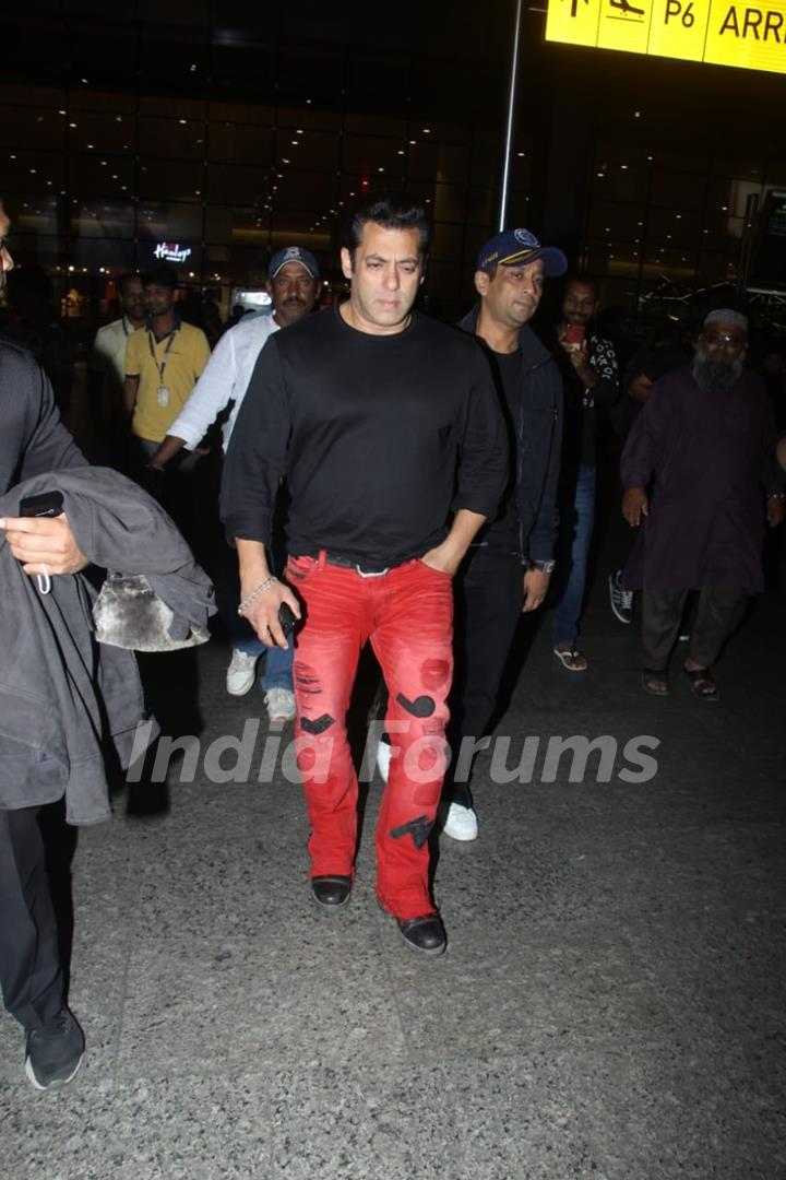 Bollywood actor Salman Khan Spotted at airport