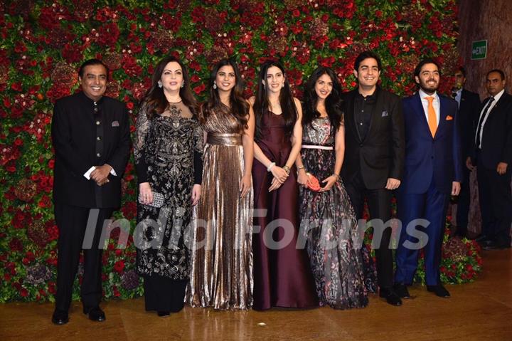 Mukesh Ambani with Family at Ranveer Deepika Wedding Reception Mumbai