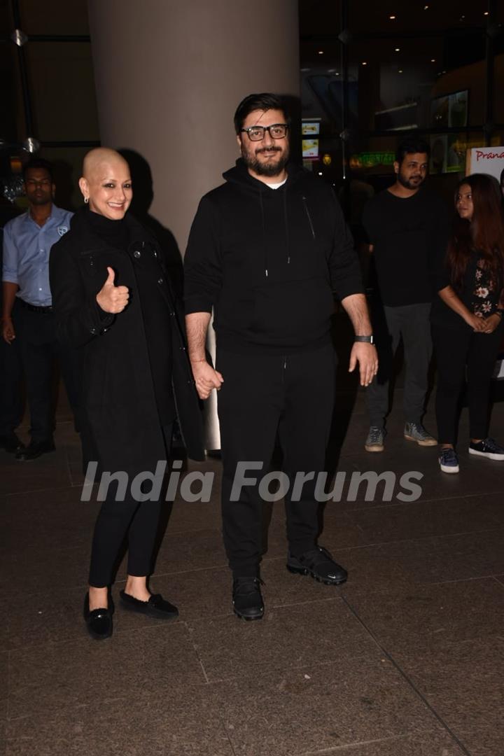 Sonali Bendre at Mumbai Airport