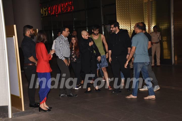 Sonali Bendre at Mumbai Airport