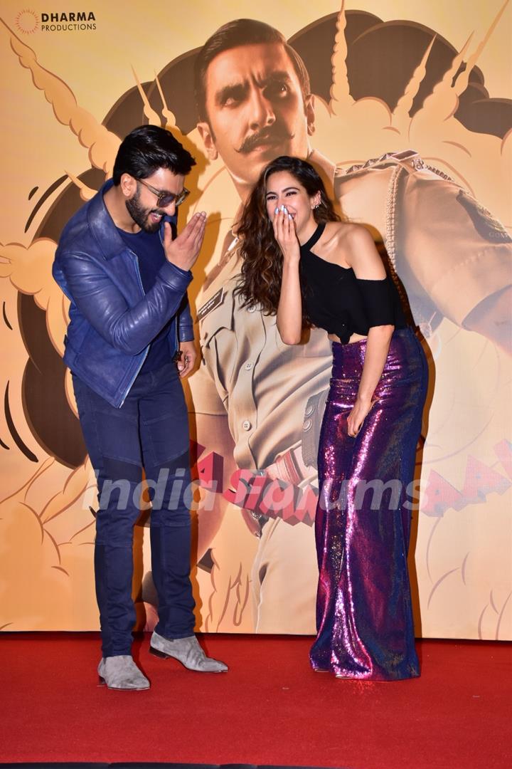 Ranveer-Sara snapped in candid moment at Simmba movie trailer launch