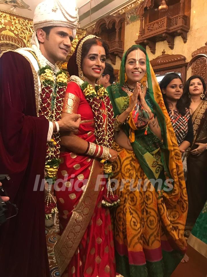 Parul Chauhan and Chirag wedding at ISKCON temple