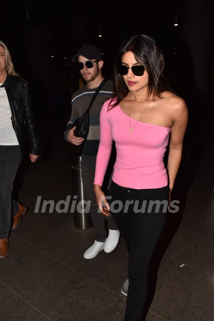 Priyanka Chopra and Nick Jonas Spotted at the Airport