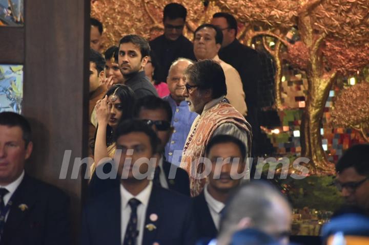 Amitabh Bachchan with Family at Isha Ambani-Anand Piramal Wedding