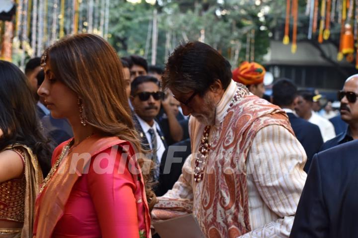 Amitabh Bachchan with Family at Isha Ambani-Anand Piramal Wedding