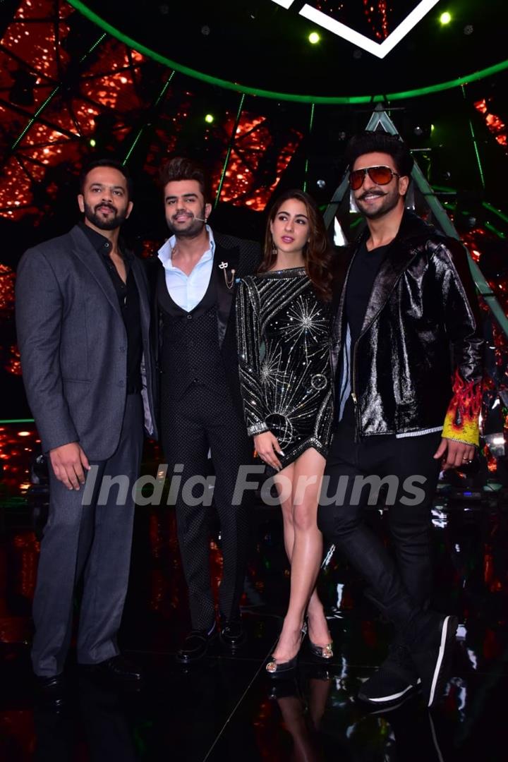 'Simmba' cast at the sets of Indian Idol 10 with Manish Paul