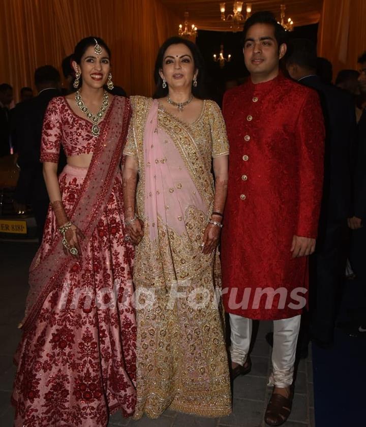 Shloka Mehta and Akash Ambani look posing with Nita Ambani!