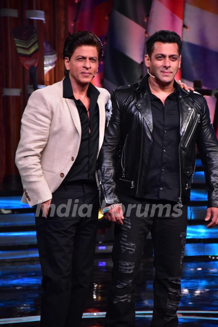 SRK and Salman Khan Snapped on the sets of Big Boss