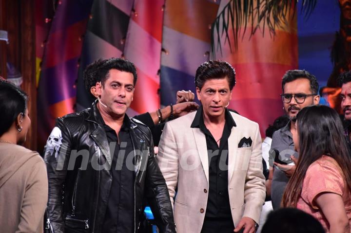 SRK and Salman Khan Snapped on the sets of Big Boss