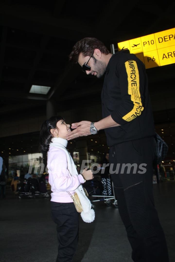 Manish Paul Snapped at Airport