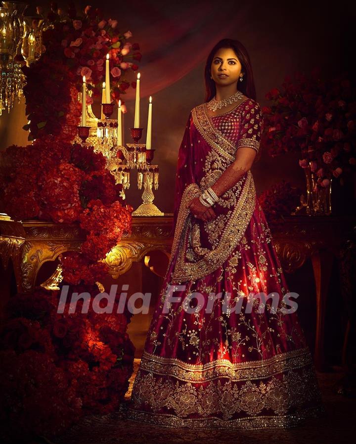Mumbai: Isha Ambani & Anand Piramal's wedding - (Batch 3) #Gallery - Social  News XYZ | Dress indian style, Indian designer outfits, Traditional indian  outfits