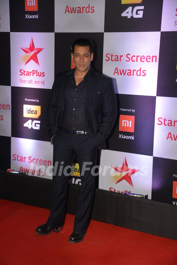 Salman Khan at Star Screen Awards 2018