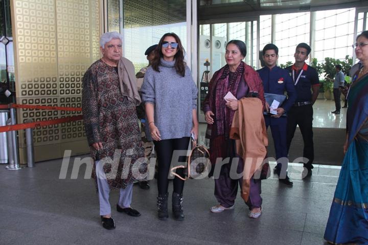 Parineeti with Javed Akhtar and Shabana Azmi Snapped at the Airport