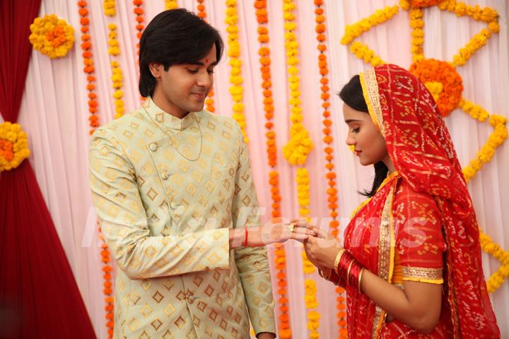 Naina put the ring on Sameer's hand Picture