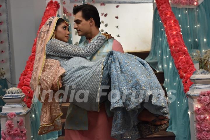 Kartik carrying Naira romantic moment at Baby Shower from Yeh Rishta Kya Kehlata Hai