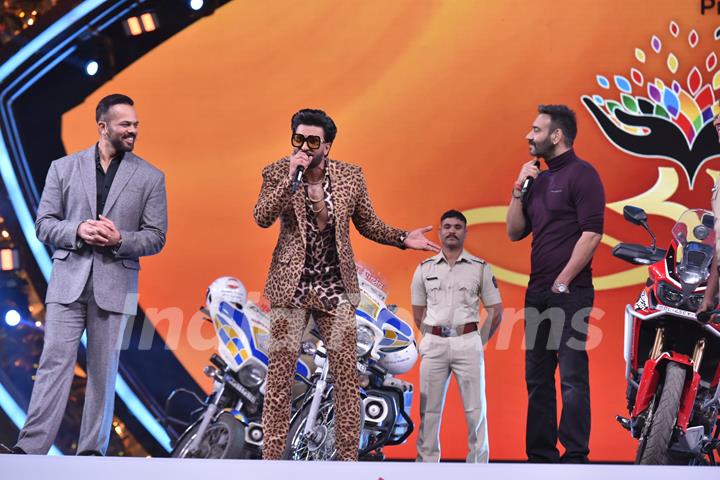 Rohit Shetty, Ranveer Singh and Ajay Devgn at Umang Event