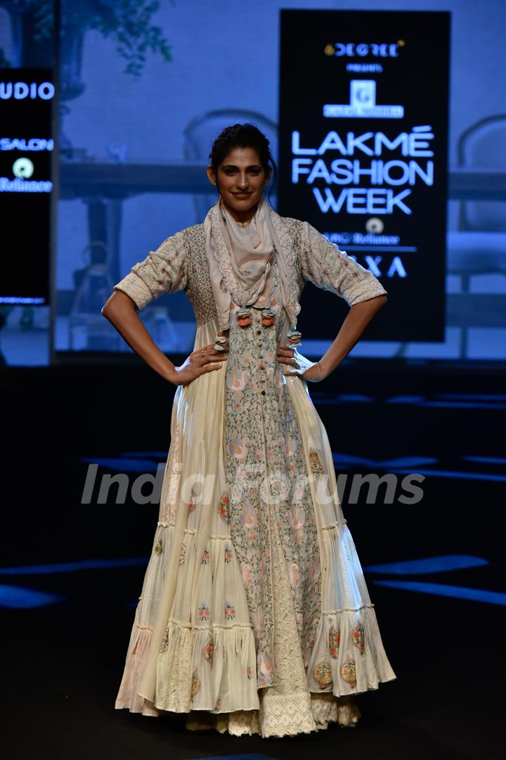 Kubra Sait walk the ramp for fashion designers at 'Lakme Fashion Week'