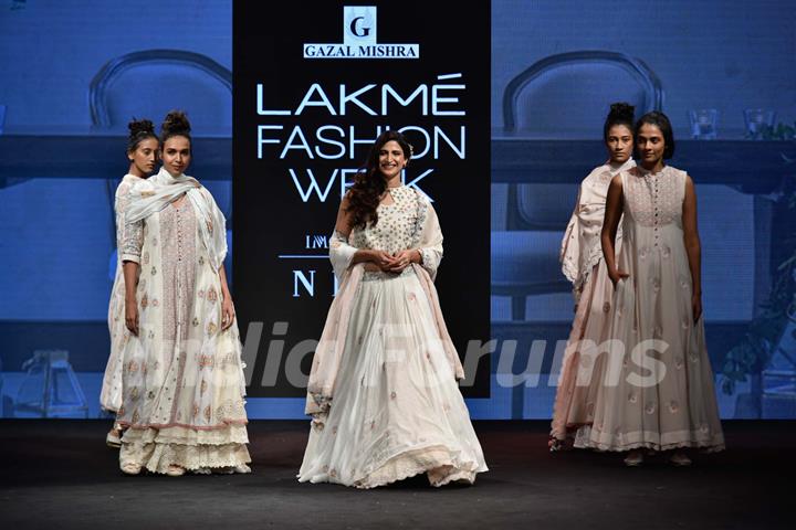 Aahana Kumra walk the ramp for fashion designers at 'Lakme Fashion Week'