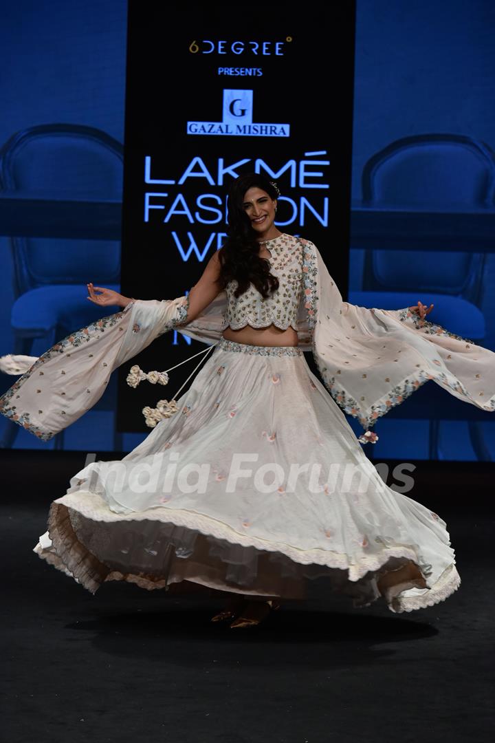 Aahana Kumra walks the ramp for fashion designers at 'Lakme Fashion Week'