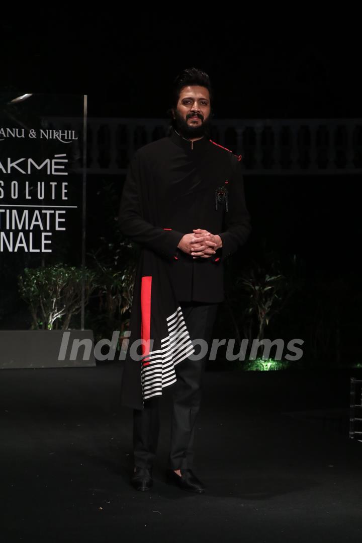 Riteish Deshmukh snapped at Lakme Fashion Week