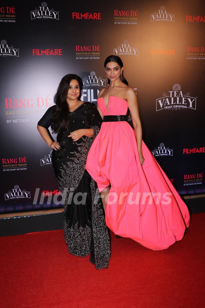 Deepika and Vidya attend Filmfare Awards