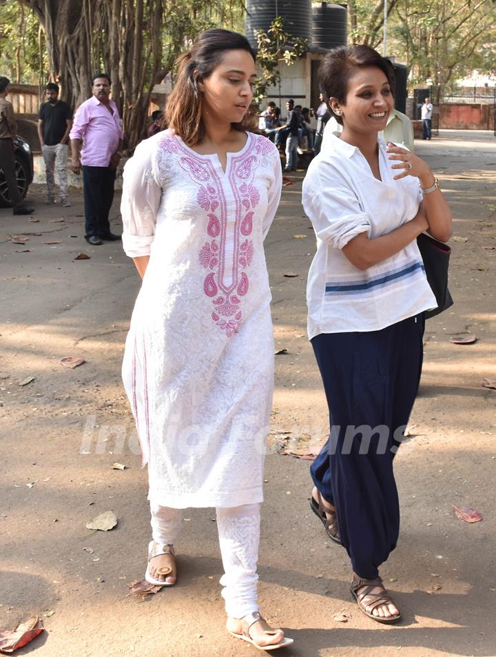 Bollywood celebrity Sawara Bhaskar at Raj Kumar Barjatya's Funeral