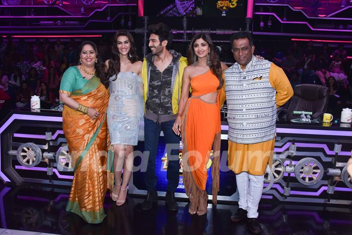 Bollywood stars at the sets of Super Dancer 3!