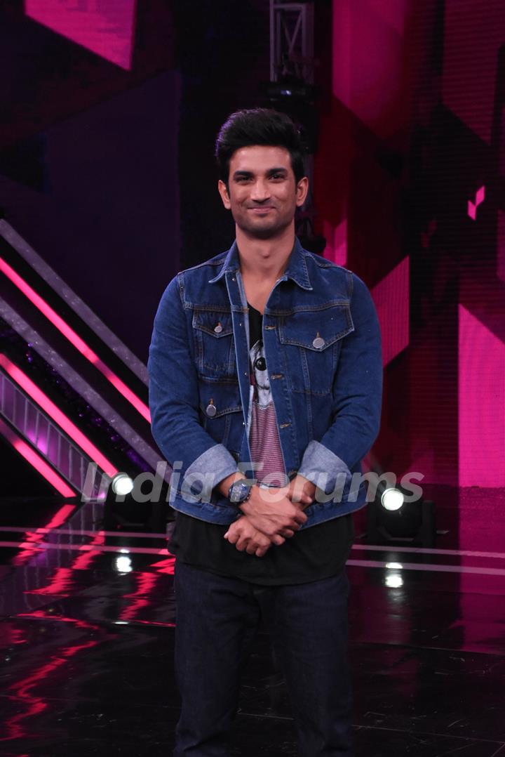Sushant Singh Rajput snapped the sets of Super Dancer 3!