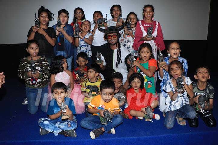 Cast of Junglee enjoy a gala time at promotions with children!