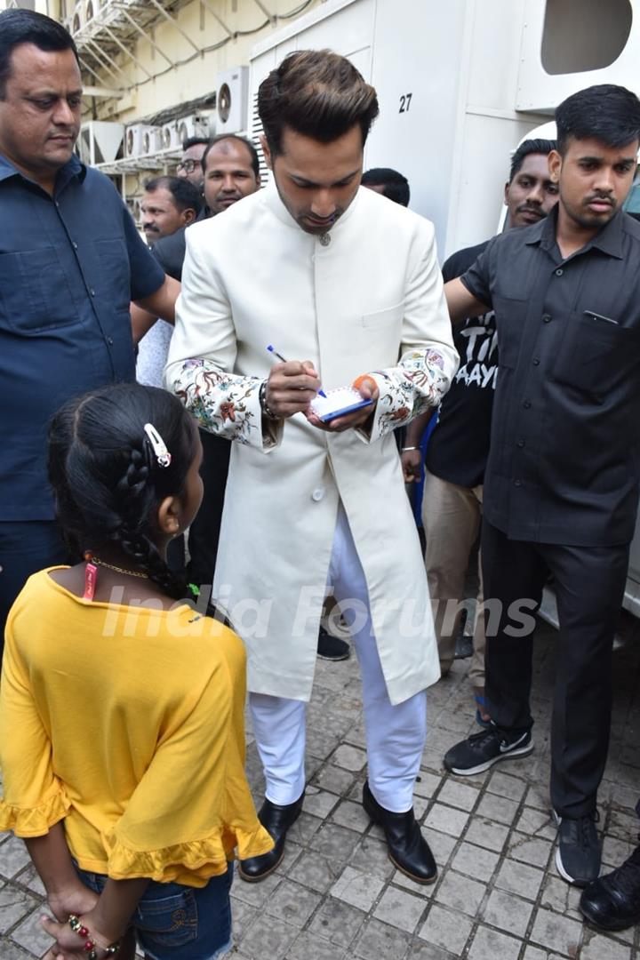 varun Dhawan signs an autograph at the teaser launch of Kalank!