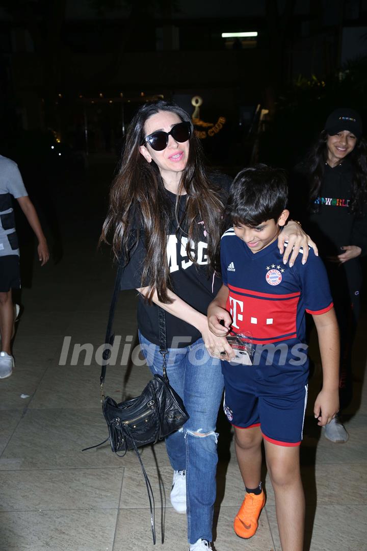 Bollywood celes attend Karishma Kapoor son's birthday party!