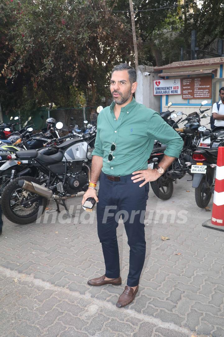 Bollywood celes attend Karishma Kapoor son's birthday party!