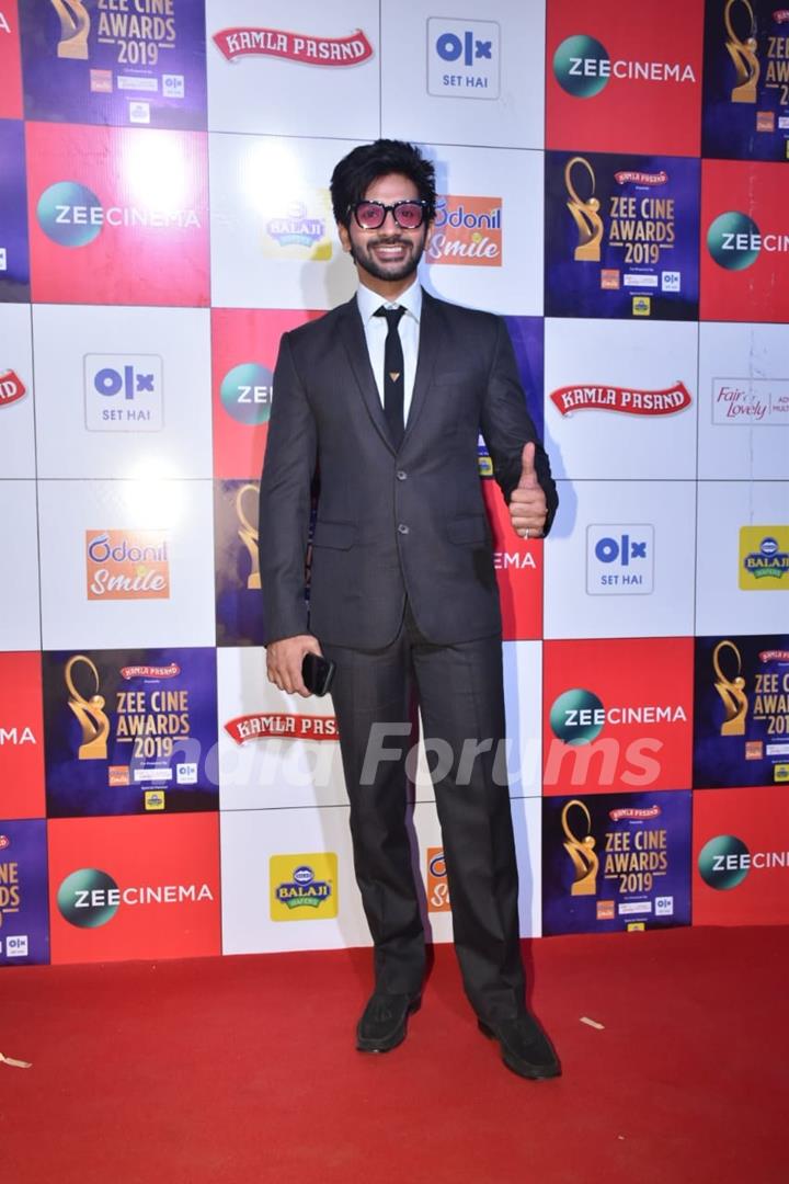 Bollywood celebrities papped at Zee Cine Awards!