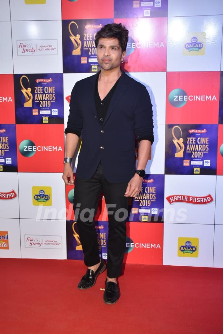 Himesh Reshammiya at Zee Cine Awards!