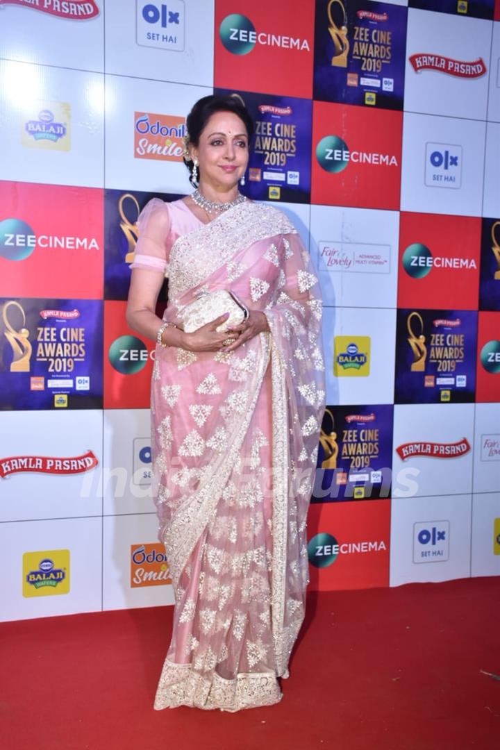 Hema Malini at Zee Cine Awards!