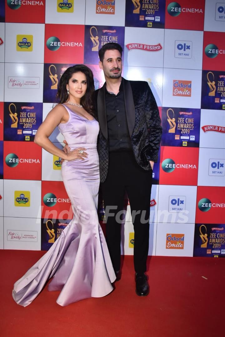 Sunny Leone papped at Zee Cine Awards!