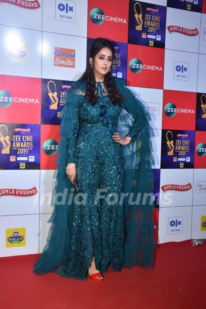 Bollywood celebrities papped at Zee Cine Awards!